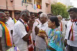 மெட்ரோ ரயில் திட்டத்தை செயல்படுத்த நடவடிக்கை:   
அதிமுக வேட்பாளா் அம்மன் கே.அா்ச்சுணன்