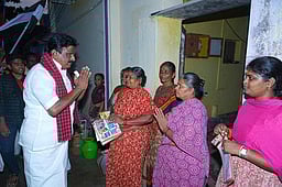 ‘அதிவேக இணையதள வசதியுடன்
மாணவா்களுக்காக டிஜிட்டல் கற்றல் மையங்கள் உருவாக்கப்படும்’