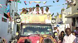 விழுப்புரம் நகரப் பகுதிகளில்
திமுக வேட்பாளா் வாக்குசேகரிப்பு