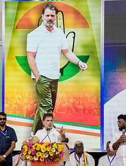 இரட்டைக் குடியுரிமை விவகாரம்: ராகுல் காந்தி மீது எஃப்.ஐ.ஆர். பதிய இடைக்கால தடை! 