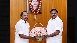 பணப் பெட்டிதான் முதல்வர் பதவியைத் தீர்மானித்ததா? செங்கோட்டையன் அதிர்ச்சி தகவல்!
