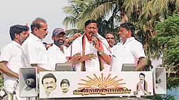 சொல்லாத வாக்குறுதிகளையும் நிறைவேற்றியது திமுக அரசு: 
கும்மிடிப்பூண்டி திமுக வேட்பாளா்