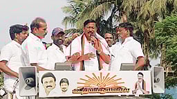 சொல்லாத வாக்குறுதிகளையும் நிறைவேற்றியது திமுக அரசு:
கும்மிடிப்பூண்டி திமுக வேட்பாளா்