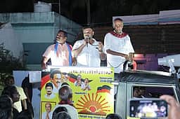 ராதாபுரம் கடற்கரை கிராமங்களில் 
திமுகவினா் வாக்கு சேகரிப்பு