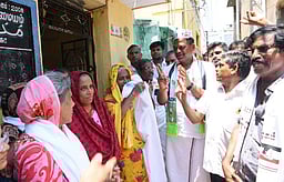 உள்கட்டமைப்பு வசதிகளை மேம்படுத்துவேன்: திருச்சி கிழக்கு அதிமுக வேட்பாளா் உறுதி