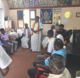 முன்னாள் ராணுவ வீரா்களிடம்
பாஜக வேட்பாளா் வாக்கு சேகரிப்பு