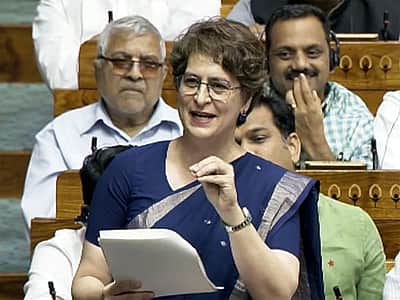 பழைய மகளிர் இடஒதுக்கீடு மசோதாவை கொண்டு வாருங்கள்; நிறைவேற்றுகிறோம்: பிரியங்கா காந்தி