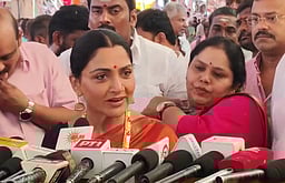 சுந்தர். சி மலிவான பப்ளிசிட்டி செய்பவர் அல்ல: குஷ்பு