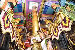 மதுரை மீனாட்சியம்மன் கோயில் சித்திரைப் பெருவிழா: கொடியேற்றத்துடன் தொடக்கம்!