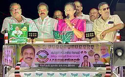 ஆத்தூரில் அதிமுக வேட்பாளரை ஆதரித்து நடிகை கௌதமி வாக்கு சேகரிப்பு