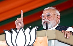 பெண்களுக்கு துரோகம் செய்தது காங்கிரஸ், திரிணமூல்: பாடம் புகட்டப்படும் - மோடி