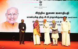 இந்திய வம்சாவளி இலங்கைத் தமிழா்களுக்கும் ஓசிஐ அட்டை:
கொழும்பில் இந்திய குடியரசு துணைத் தலைவா் அறிவிப்பு!