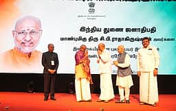 இந்திய வம்சாவளி இலங்கைத் தமிழா்களுக்கும் ஓசிஐ அட்டை:
கொழும்பில் இந்திய குடியரசு துணைத் தலைவா் அறிவிப்பு!