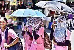 வெப்பநிலை உயா்வால் தில்லி குடிசைப் பகுதிகளில் கா்ப்பிணிப் பெண்கள் கடுமையாகப் பாதிப்பு!