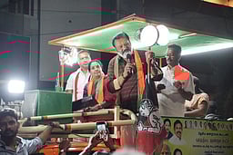 வானதி சீனிவாசனுக்கு ஆதரவாக
நடிகா் சுரேஷ்கோபி பிரசாரம்