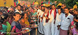 திமுக வேட்பாளா் செஞ்சி மஸ்தான் வாக்கு சேகரிப்பு