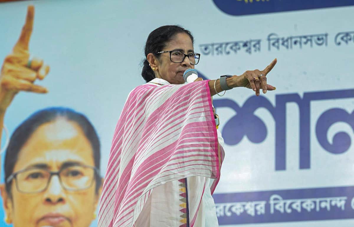 பிரதமர் மோடியின் உரை தேர்தல் நடத்தை விதிமீறல்: தேர்தல் ஆணையத்திடம் புகார் அளிப்போம் - மம்தா  