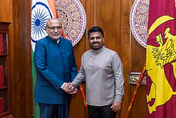 இலங்கை அதிபருடன் சி.பி. ராதாகிருஷ்ணன் சந்திப்பு! இந்திய வீட்டு வசதித் திட்டம், மீனவா் பிரச்னை குறித்து ஆலோசனை!!