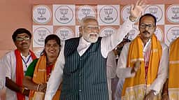 அரசியலில் அதிகளவிலான பெண்கள் நுழைய வேண்டும்: பிரதமர் மோடி