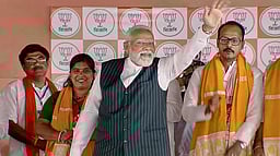 அரசியலில் அதிகளவிலான பெண்கள் நுழைய வேண்டும்: பிரதமர் மோடி