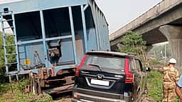 ஜாா்க்கண்ட்: காா் மீது மோதி
தடம் புரண்ட சரக்கு ரயில்!