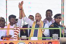 மோசமான நிா்வாகத்தால் தமிழ்நாட்டின் கடன் சுமை அதிகரிப்பு: ராஜ்நாத் சிங்