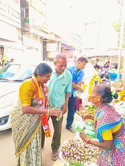 போகலூா் ஒன்றியத்தில் மருத்துவக் கழிவு ஆலை அமைக்க விட மாட்டோம்! - நதக வேட்பாளா் உறுதி