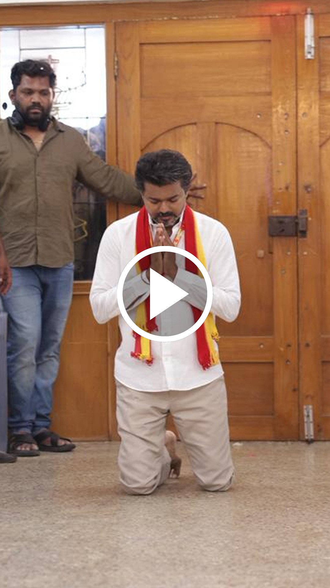 தேவாலயத்தில் VIJAY மண்டியிட்டு பிரார்த்தனை! | TVK | Trichy