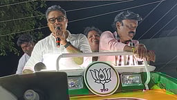 அம்பை தொகுதியில் நடிகா் சரத்குமாா் பிரசாரம்