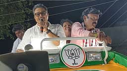அம்பை தொகுதியில் நடிகா் சரத்குமாா் பிரசாரம்