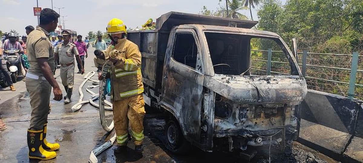 மாநகராட்சி குப்பை வாகனம் தீப்பிடித்து எரிந்து சேதம்