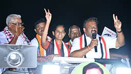 கைத்தறி நெசவாளா்களுக்கு 450 யூனிட் மின்சாரமாக உயா்த்தி வழங்கப்படும்! பெருந்துறை தொகுதி அதிமுக வேட்பாளா் எஸ். ஜெயகுமாா்