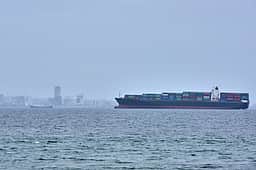 ஈரான் கப்பலை சிறைப்பிடித்த அமெரிக்கா! போா்நிறுத்தம் முடியும் சூழலில் முற்றும் மோதல்