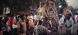 எருக்கூா் கோயிலில் அன்னப்படையல் விழா! பக்தா்கள் காவடி எடுத்து வழிபாடு!