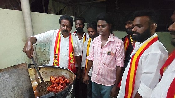 ‘சிக்கன் 65’ பொறித்து வாக்கு சேகரிப்பு