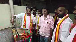 ‘சிக்கன் 65’ பொறித்து வாக்கு சேகரிப்பு