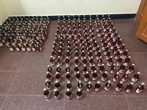 கரூரில் பதுக்கிவைத்திருந்த 240 மதுபாட்டில்கள் பறிமுதல் தையல் தொழிலாளி கைது