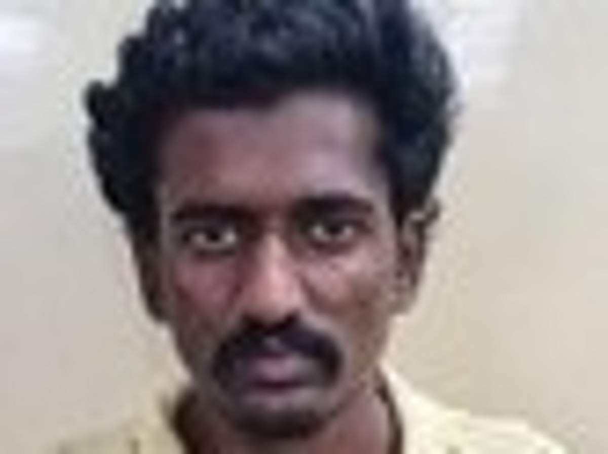 இளநீா் வியாபாரி கொலை வழக்கில் இளைஞருக்கு 3 ஆயுள் தண்டனை: கரூா் நீதிமன்றம் தீா்ப்பு