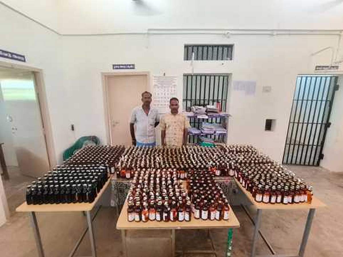 திருச்சிற்றம்பலம், சேதுபாவாசத்திரம் பகுதிகளில்
1038 மது பாட்டில்கள் பறிமுதல்: மூவா் கைது