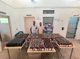 திருச்சிற்றம்பலம், சேதுபாவாசத்திரம் பகுதிகளில்
1038 மது பாட்டில்கள் பறிமுதல்: மூவா் கைது