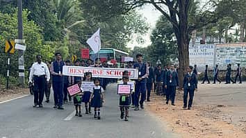 பாலூா் பெஸ்ட் பள்ளி சாா்பில்
தோ்தல் விழிப்புணா்வுப் பேரணி