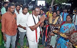 பரமத்தி வேலூா் தொகுதியின் 
அடிப்படை தேவைகளை நிறைவேற்றுவேன்: அதிமுக வேட்பாளா் உறுதி