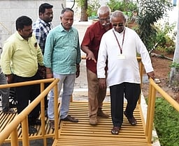 வாக்குச்சாவடிகளில் மாற்றுத்திறனாளிகளுக்கான
அடிப்படை வசதிகள்: தேசிய ஆணையா் ஆய்வு