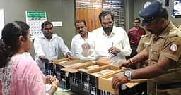 பெரம்பலூா் அருகே ரூ. 2.50 கோடி பறிமுதல்: திமுக பிரமுகா் உள்பட இருவா் கைது