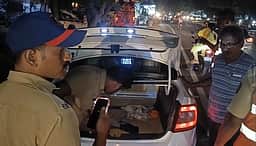 பணப் பட்டுவாடாவை தடுக்க
போலீஸாா் தீவிர வாகன சோதனை