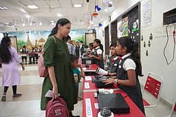 கிட்ஸ் கிளப் சா்வதேசப் பள்ளியில்
அறிவியல் கண்காட்சி
