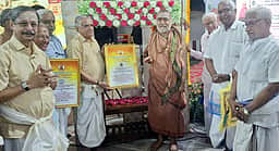 தேசபக்தியும், தெய்வ பக்தியும் நிறைந்த இளைஞா்களை உருவாக்குவோம்: காஞ்சி சங்கராசாரியா் பேச்சு