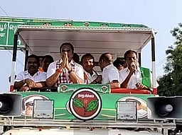 வேட்பாளா்களின் இறுதிக்கட்ட தோ்தல் பிரசாரம் நிறைவு