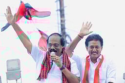 திருவெறும்பூரில் அமைச்சா் அன்பில் மகேஸ் பொய்யாமொழி தீவிர பிரசாரம்: பேருந்து நிலையத்தில் பிரசாரத்தை நிறைவு செய்தாா்