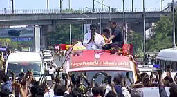 சென்னையில் விஜய் சாலைவலம்!